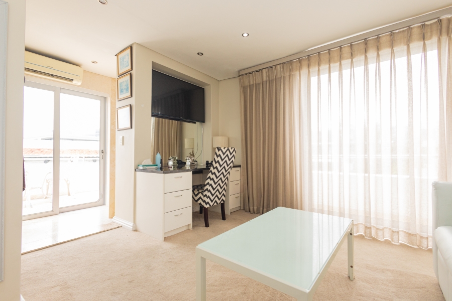 6 Bedroom Property for Sale in Bloubergstrand Western Cape